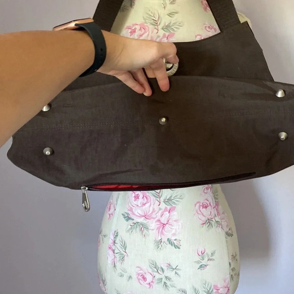 Baggallini brown lightweight shoulder bag - Picture 4 of 10